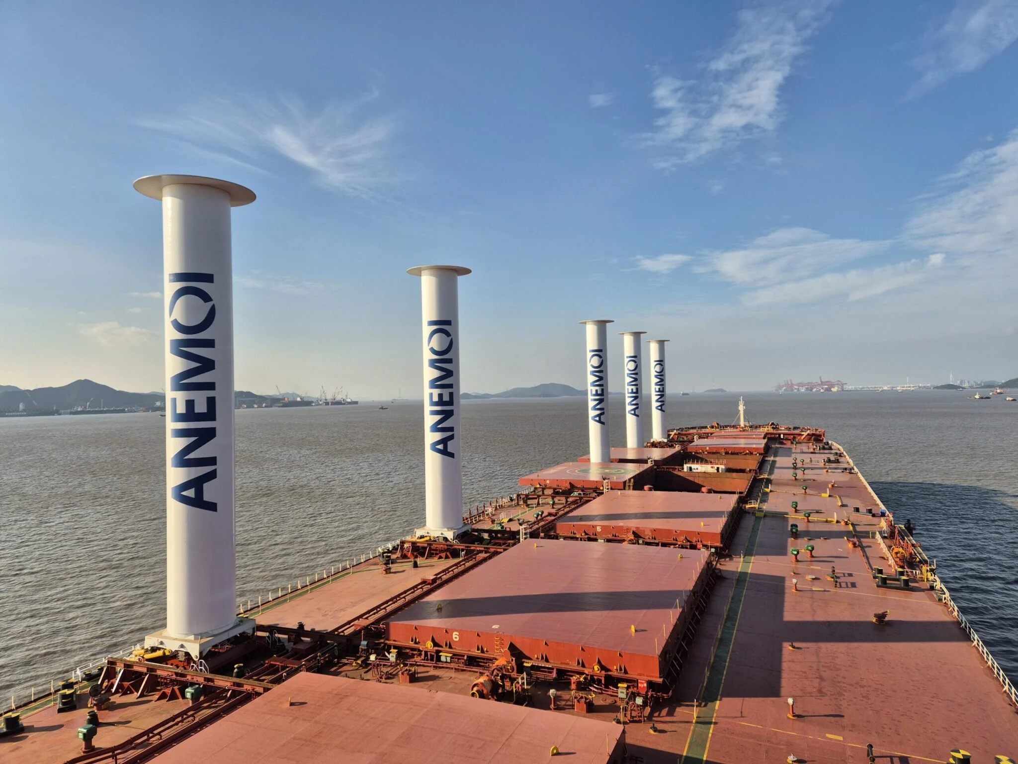 Vale-Sohar-Max-con-Anemoi-Rotor-Sails-scaled-1-2048x1536.webp