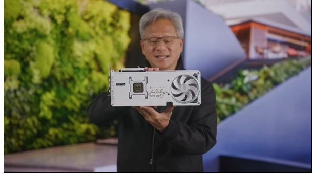 老外二手市场捡漏RTX 5090 竟是黄仁勋亲笔签名全球唯一版