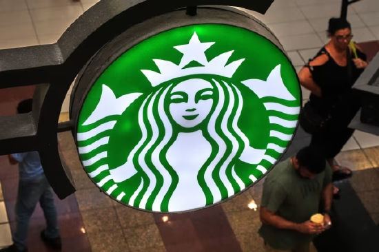 星巴克计划本周在北美关闭约 250 家经营不善的咖啡店,精简业务,提升运营盈利能力。