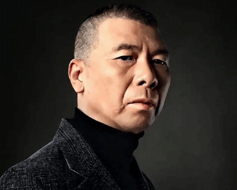 冯小刚拒绝AI和短剧 电影院也不去:不让抽烟受不了