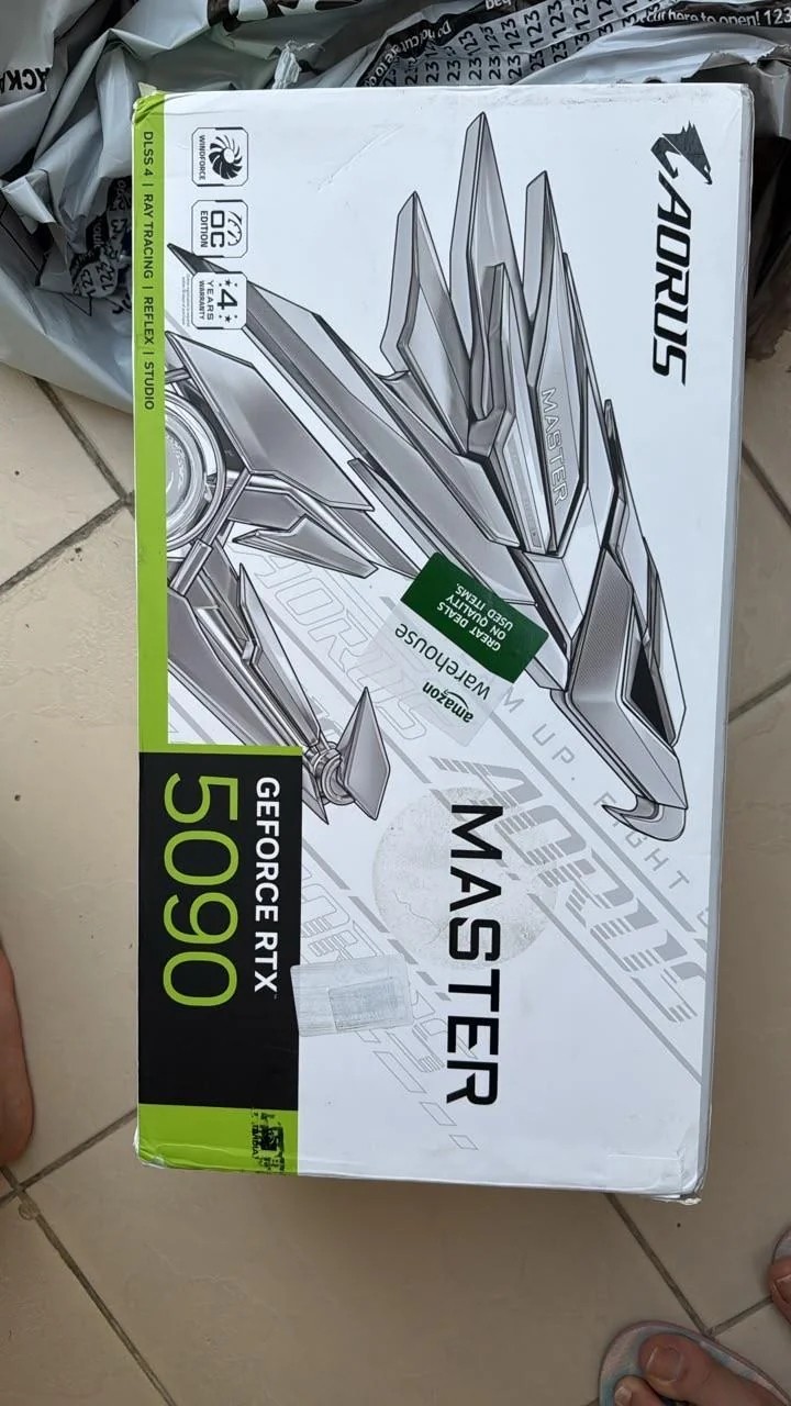 天上只会掉陷阱！网友半价买RTX 5090翻车：芯片被拆只剩空壳