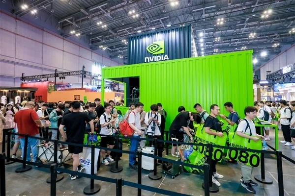 4599元起 RTX 5080/5070公版显卡首次现场发售：中国玩家排长龙抢购