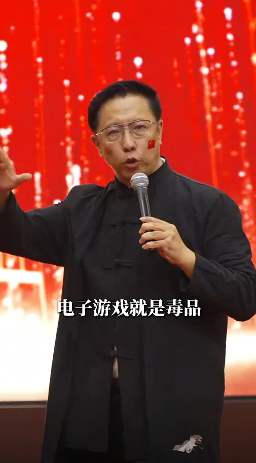 “中国英语教父”李阳，成了锐评一切的“全领域教父”