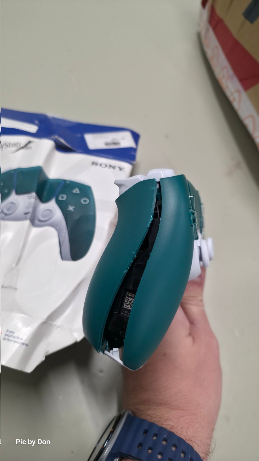 快递背大锅! 天价限量版PS5手柄运输途中损毁