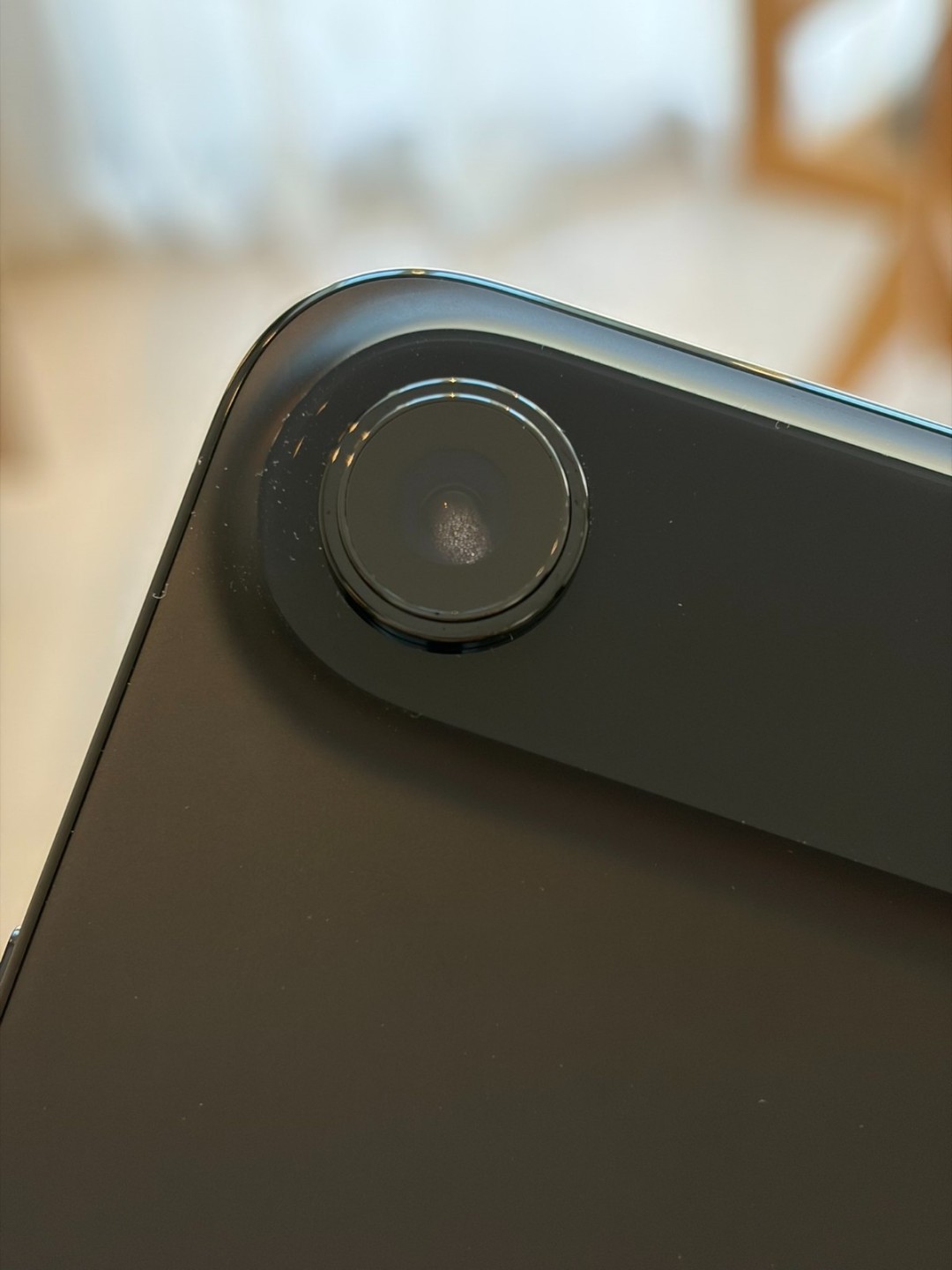 iPhone Air到手仅一天就翻车了？镜头内出现水雾