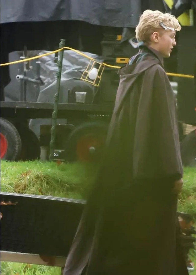 《哈利波特》剧集在英国恢复拍摄 新片场照片曝光