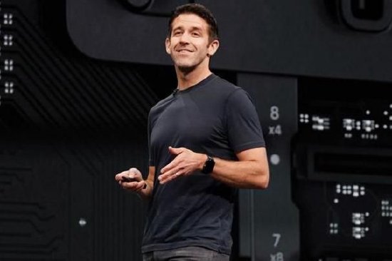 约翰-特纳斯(John Ternus)