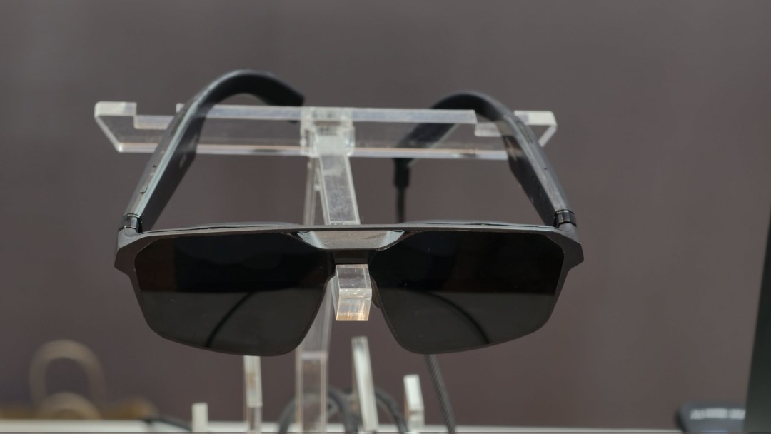 CES 2026：华硕发布ROG XREAL R1 全球首款240Hz OLED游戏眼镜