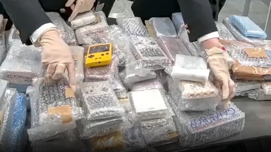 别等你的快递了 125台二手走私Game Boy被海关查扣