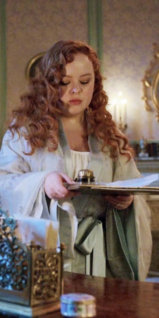 《布里奇顿》第三季收视不降反升 男女主公开撒狗粮