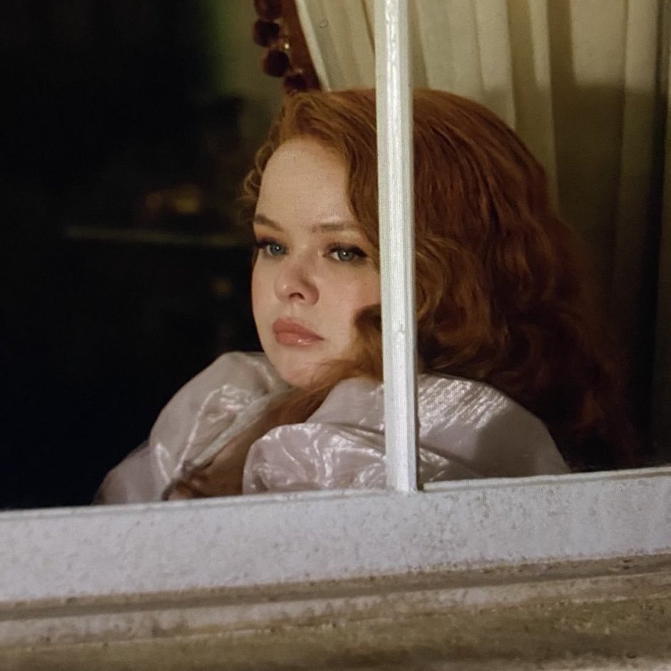 《布里奇顿》第三季收视不降反升 男女主公开撒狗粮