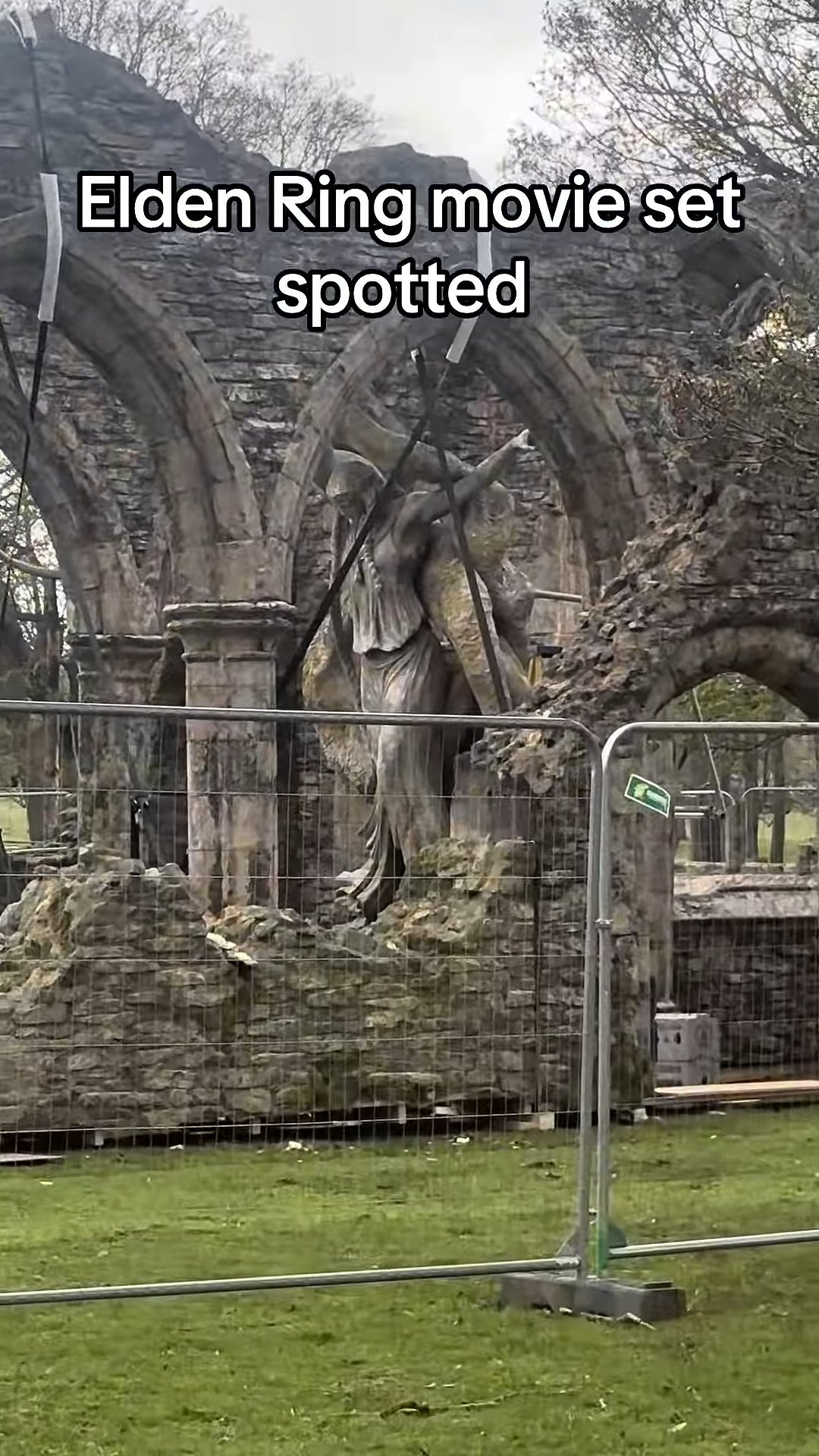 《艾尔登法环》电影片场照泄露：玛莉卡教堂实景曝光