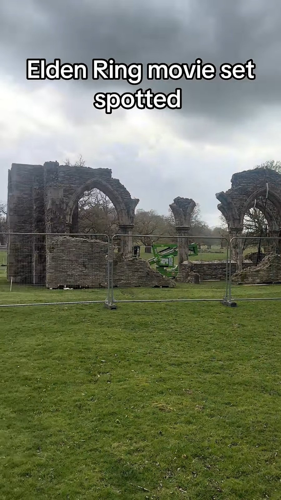 《艾尔登法环》电影片场照泄露：玛莉卡教堂实景曝光