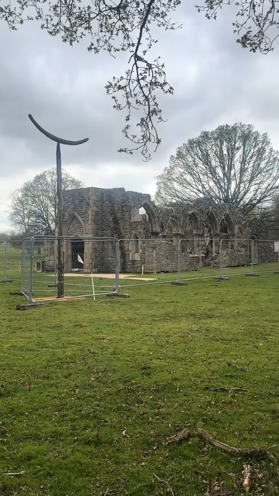 《艾尔登法环》电影片场照泄露：玛莉卡教堂实景曝光