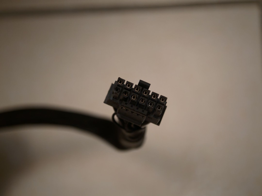 玩家的RTX 4090被烧毁 猫咪竟然是第一个发现