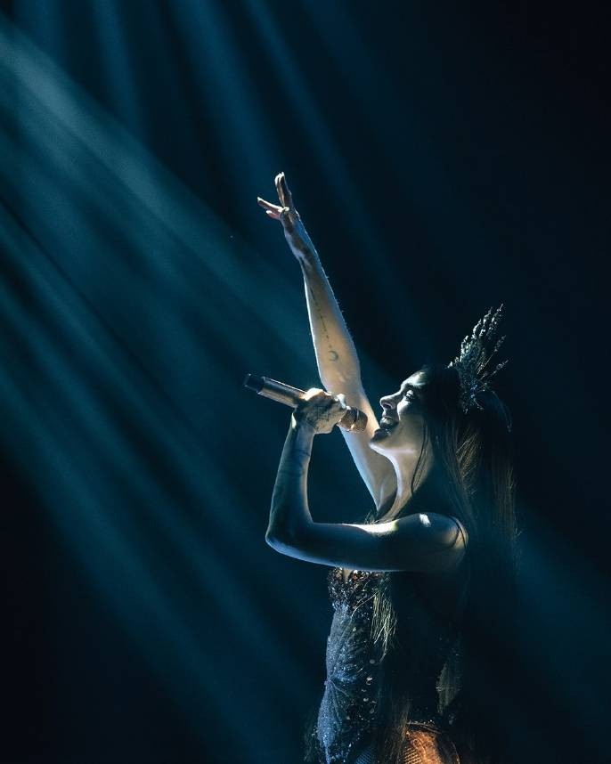 安妮海瑟薇《圣母玛利亚》新剧照 黑丝女神吸睛