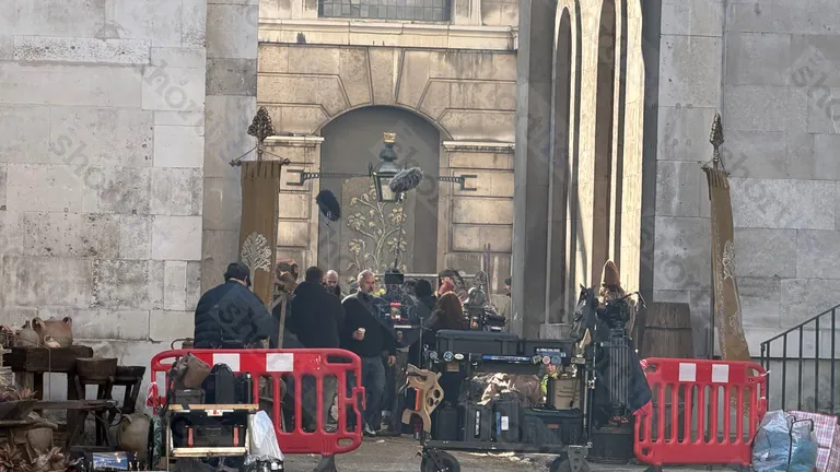 《艾尔登法环》大量电影片场照曝光：玛莉卡与食粪者现身 ！