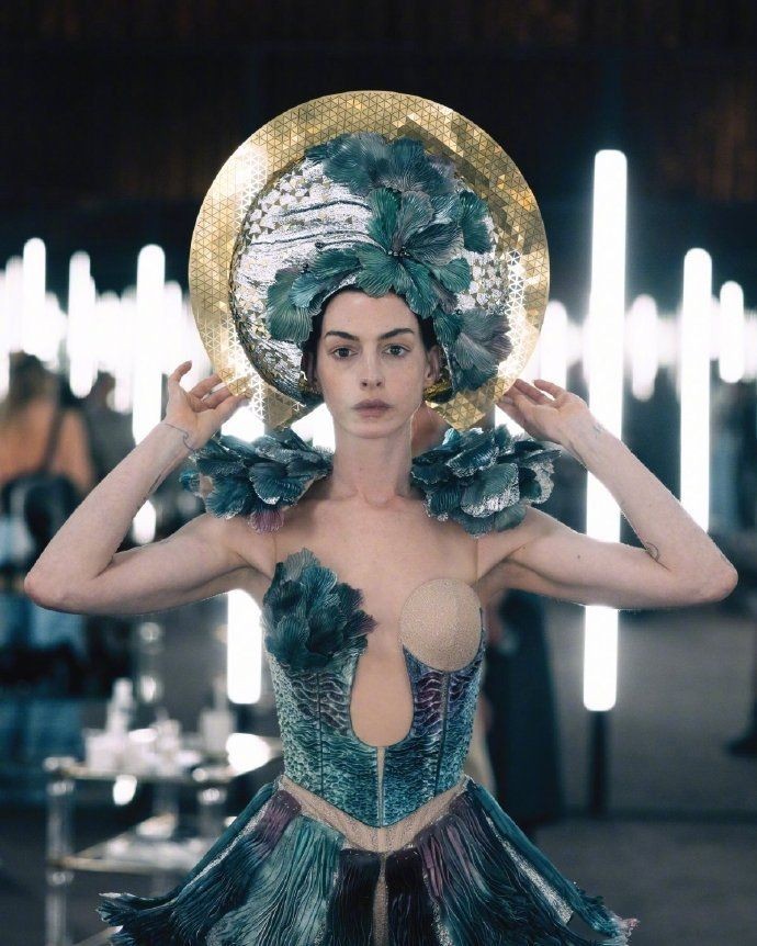 安妮海瑟薇新片《圣母玛利亚》新造型美图欣赏！