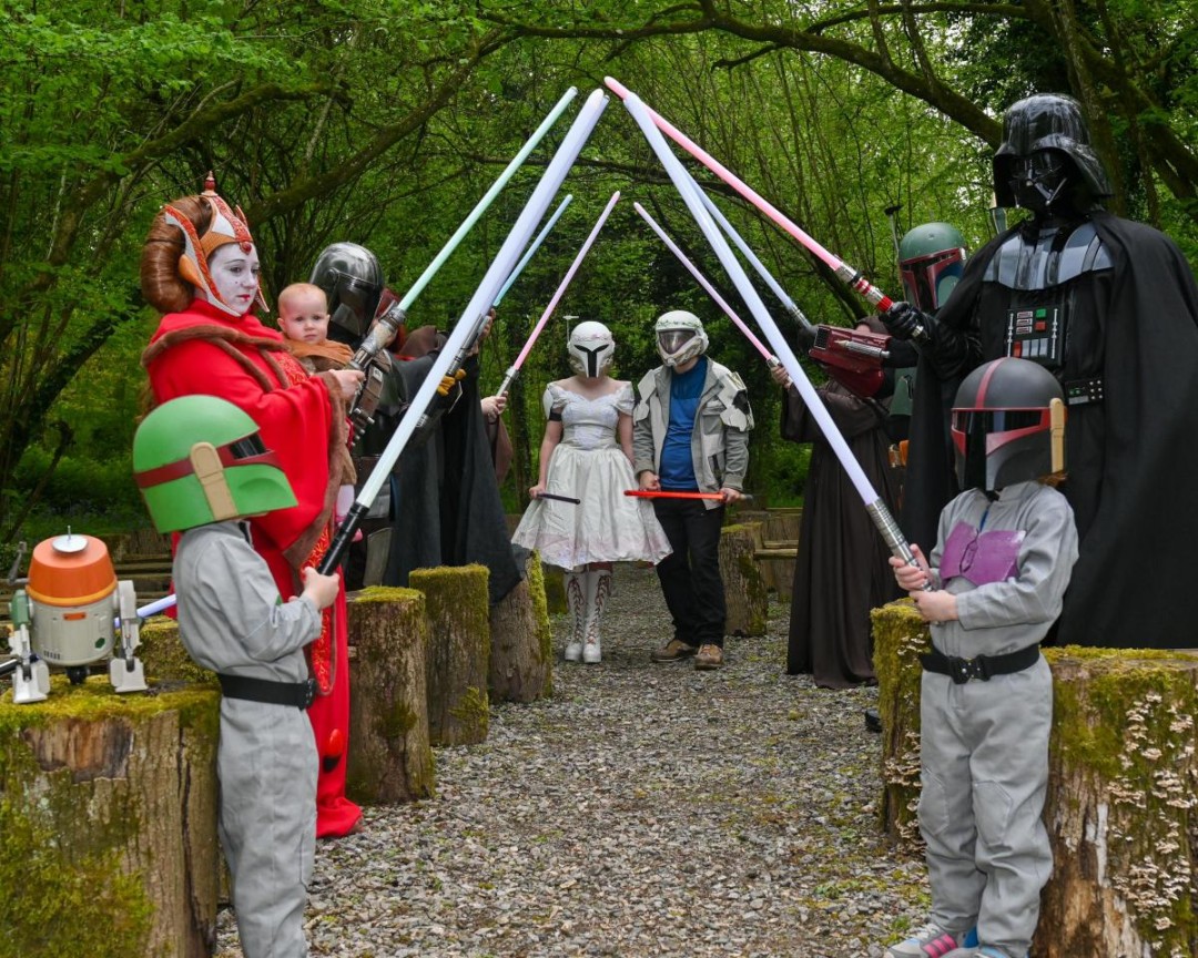 Ein hartgesottener Vater verbrachte zwei Jahre damit, eine „interstellare Traumhochzeit“ für seine Tochter zu gestalten