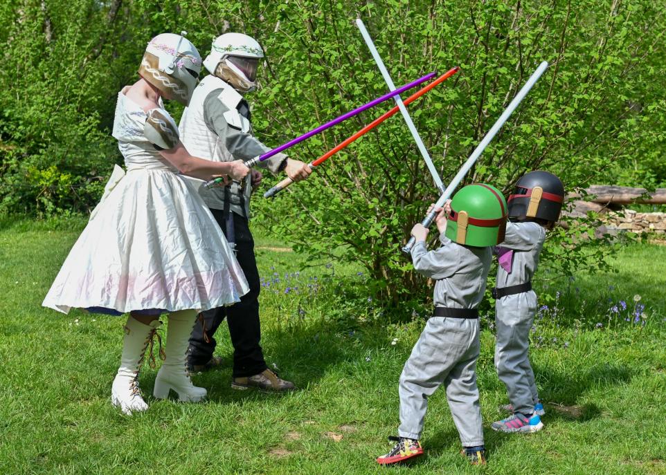 Ein hartgesottener Vater verbrachte zwei Jahre damit, eine „interstellare Traumhochzeit“ für seine Tochter zu gestalten