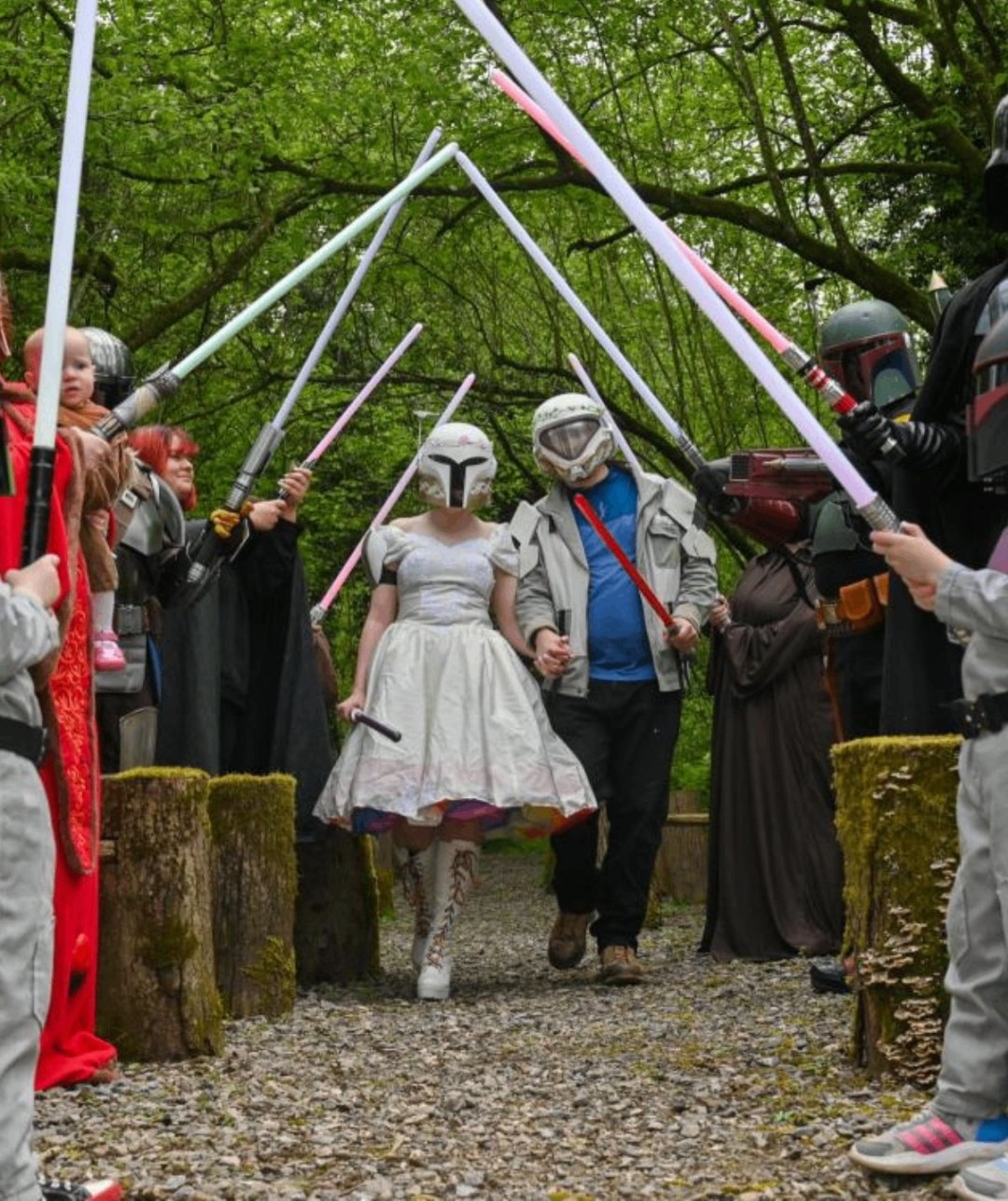 Ein hartgesottener Vater verbrachte zwei Jahre damit, eine „interstellare Traumhochzeit“ für seine Tochter zu gestalten