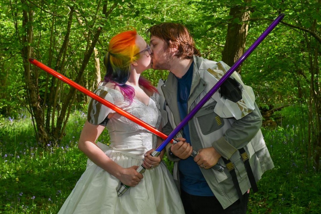 Ein hartgesottener Vater verbrachte zwei Jahre damit, eine „interstellare Traumhochzeit“ für seine Tochter zu gestalten