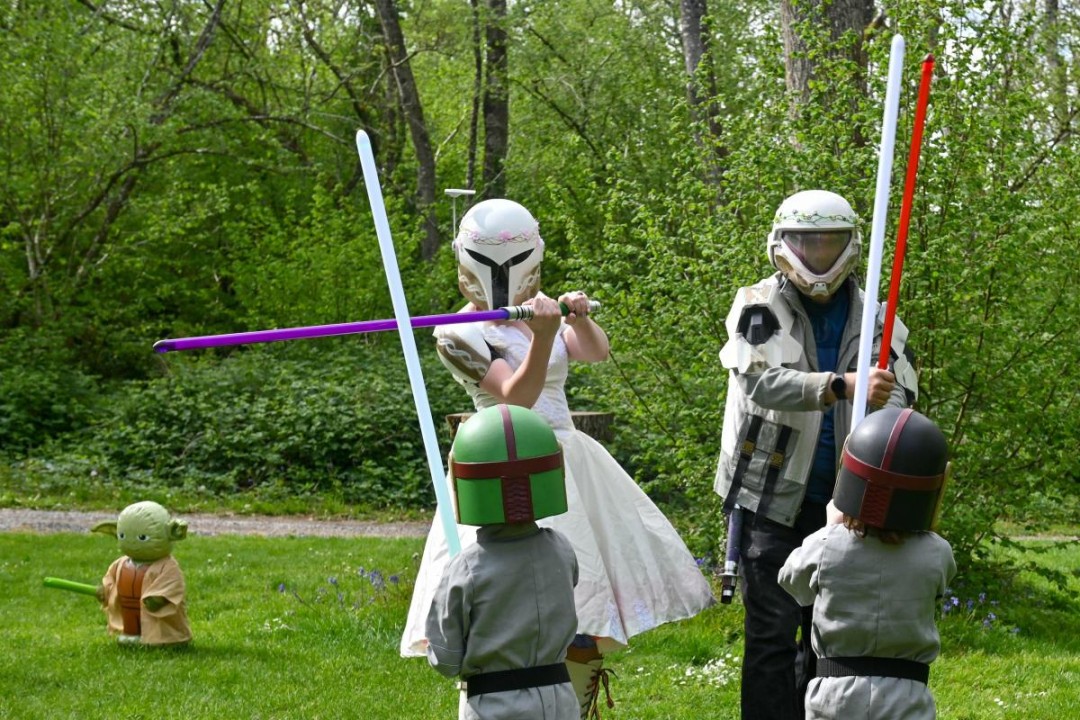 Ein hartgesottener Vater verbrachte zwei Jahre damit, eine „interstellare Traumhochzeit“ für seine Tochter zu gestalten