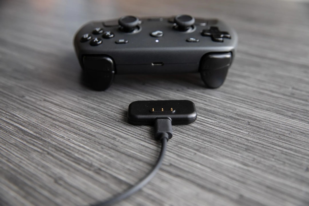 Steam controller charger has major design flaw, short circuit almost caused fire