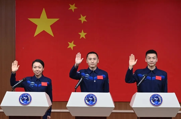 L'équipage des astronautes de Shenzhou 23 fait ses débuts, première femme membre de l'équipe de Hong Kong