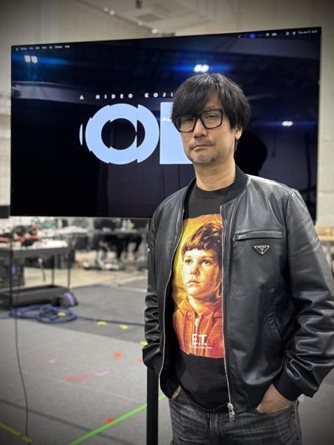 Hideo Kojima postou uma foto com uma modelo americana durante o desenvolvimento de “OD”