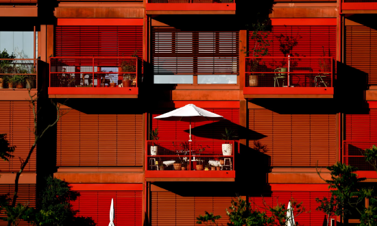 La semana pasada, en un edificio residencial de Berlín, todas las casas tenían las contraventanas cerradas y los balcones vacíos.