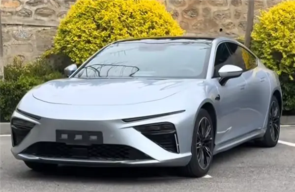 Nezha Automobile a fait faillite ! Le propriétaire de la voiture n'a pas reçu de contrat pendant 3 ans après l'achat de la voiture : il n'y a aucun moyen de réparer la panne du véhicule