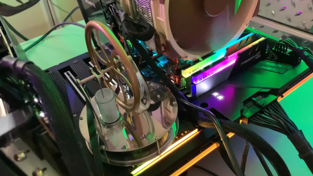 Een stoommachine in het chassis? Microsoft-ontwikkelaars gebruiken CPU-afvalwarmte om de Stirling-motor van stroom te voorzien