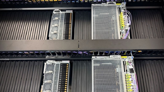 融合英伟达 GPU 与 d-Matrix Corsair AI 加速芯片的服务器机架,已部署于 AI 推理云服务商 Gimlet Labs
