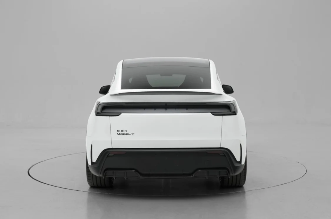 Изображение задней части объявления нового автомобиля Tesla MODEL Y