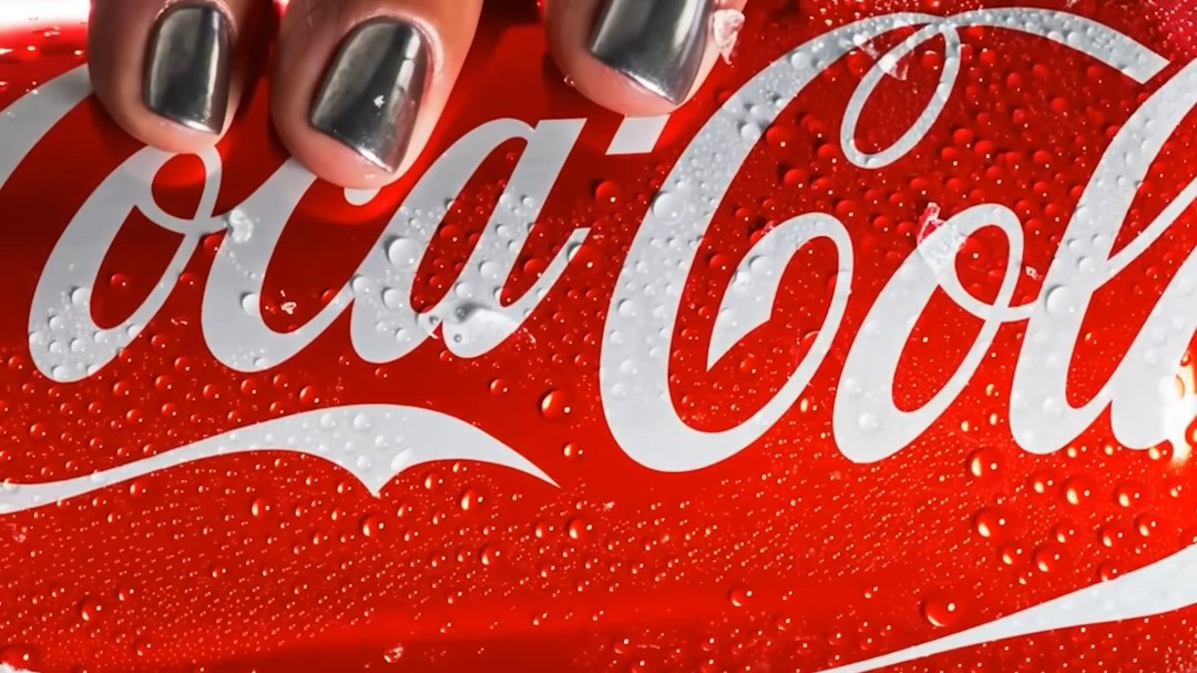 Coca-Cola запускает глобальное обновление бренда: классические красный и белый цвета остаются неизменными, упаковка с нулевым содержанием сахара приветствуется крупнейшее обновление