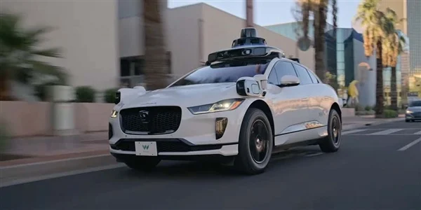 ¡Certificación autorizada del IIHS! La tasa de accidentes de vehículos autónomos de Waymo es un 68% menor que la de los humanos