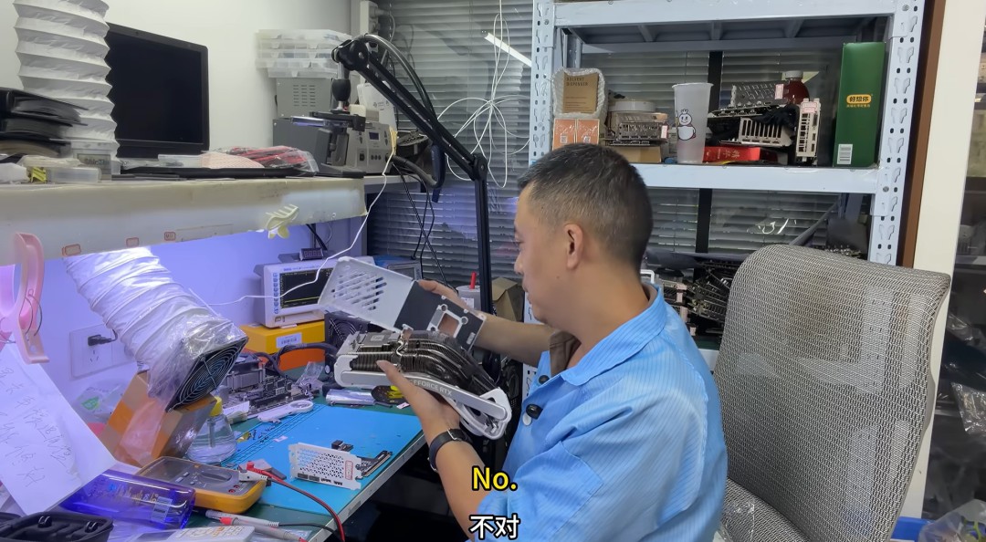 玩家购买全新5060 Ti后遭追尾 显卡变形但成功挽救