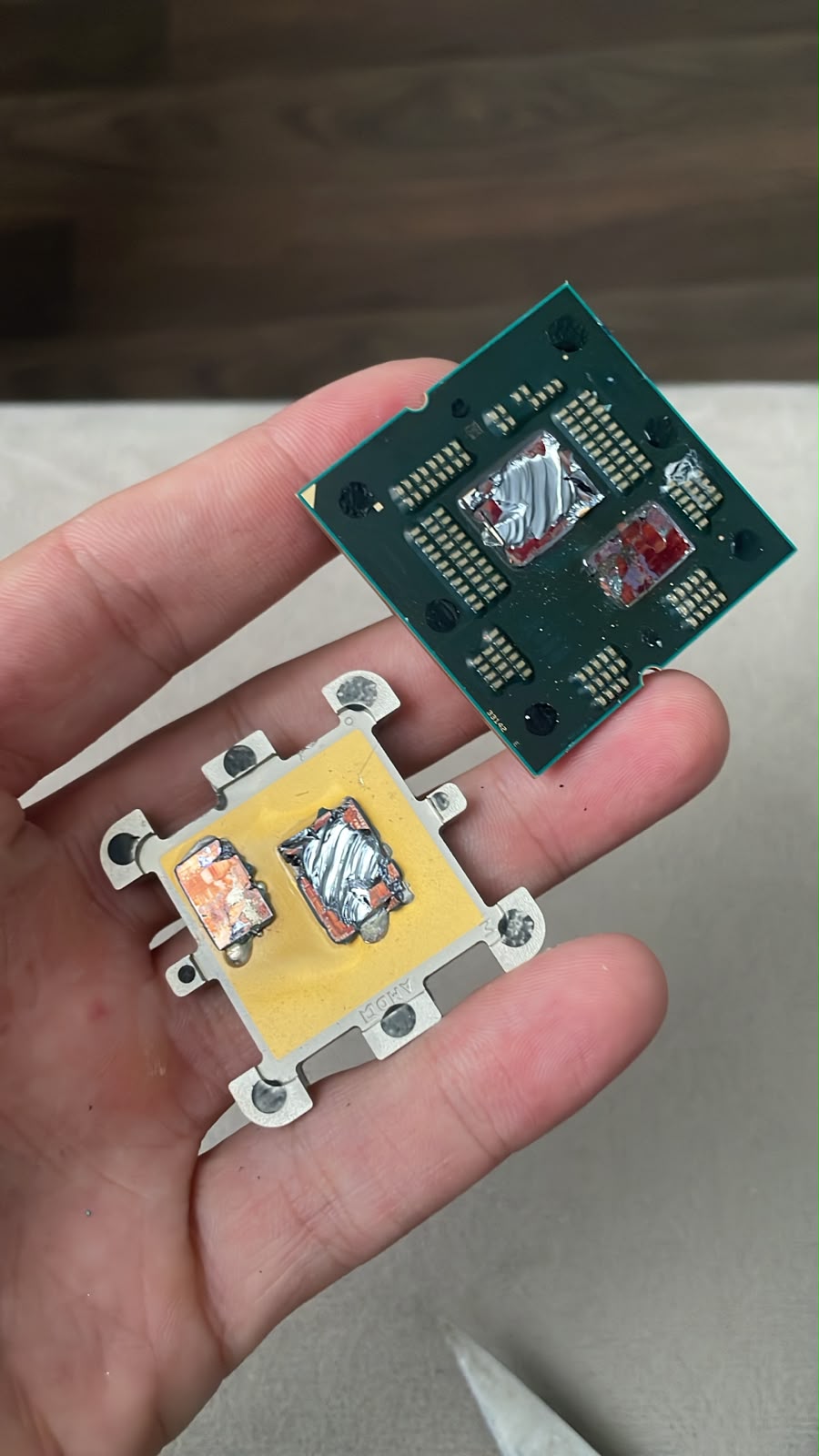 仅使用三个月锐龙7 7800X3D烧毁 还损坏了主板插槽